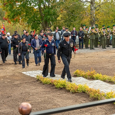 Открытие памятника Герою Советского Союза Ивану Макеенку в деревне Городиловичи